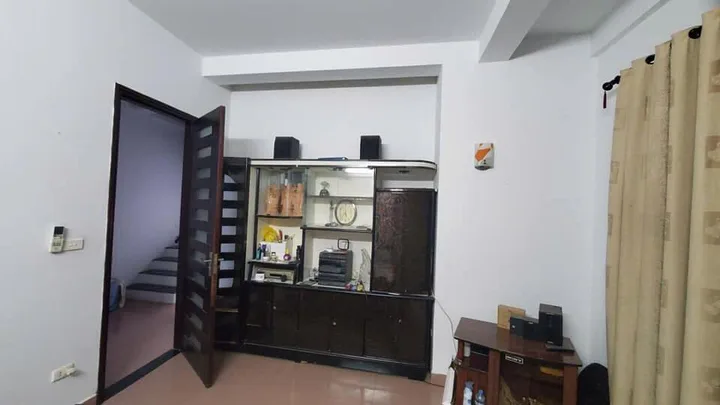 Cho thuê nhà mặt đường Bờ sông Sét Tương Mai 50 m2 x 5 tầng ô tô tránh 22 triệu/tháng