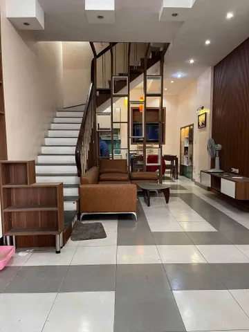 Cho thuê nhà riêng Nguyễn Hữu Thọ 50 m2 x 5 tầng ô tô đỗ cửa 14 triệu/tháng