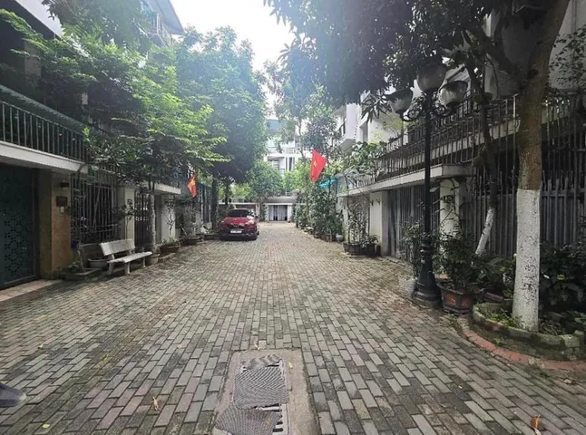 Cho thuê nhà vườn Tam Trinh Dt 160 m2, xây dựng 100 m2 x 4 tầng 27 triệu/tháng