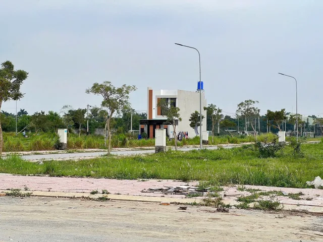 Cần bán lô đất 2 mặt tiền  ngay trung tâm thị trấn Đức Hoà , cách chợ Đức Hoà chỉ 200m