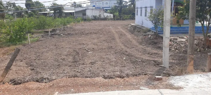Bán đất mt đường beton liên ấp 5-6 xã Bình Đức dt 741m2 ( 200m2 thổ cư ) giá 1,75 tỷ