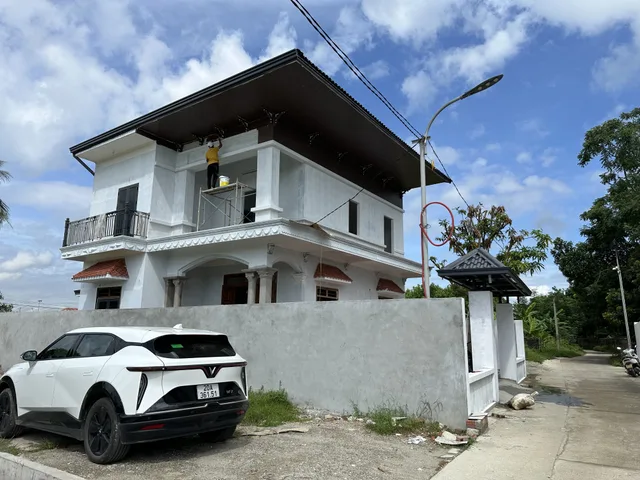 Nhà Biệt thự xây mới, cạnh hồ sen, không khí trong lành, hàng xóm thân thiện, gần trung tâm, nhiều tiện ích