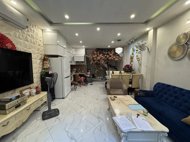 Bán gấp nhà lê thanh nghị 41m2 x 4 tầng x 8.3 tỷ | oto đỗ cửa nhà | vài bước chân ra mặt phố