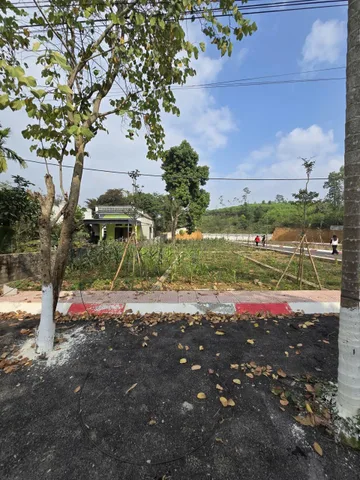 Lô 2 mặt tiền hướng Đông Nam sát trục chính của Thị Trấn nhỉnh 600 triệu cc luôn đầu năm có gia lộc cho ace thiện chí vào việc