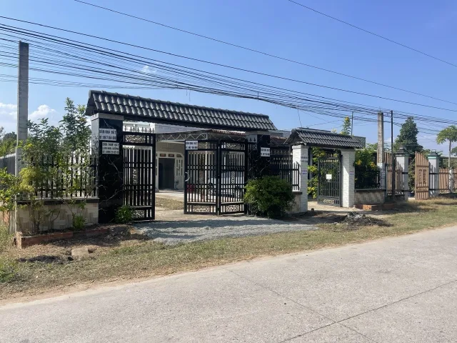 Nhà chính chủ cần bán đất có nhà diện tích 693m2, ngang 15m, đã full 100% thổ cư