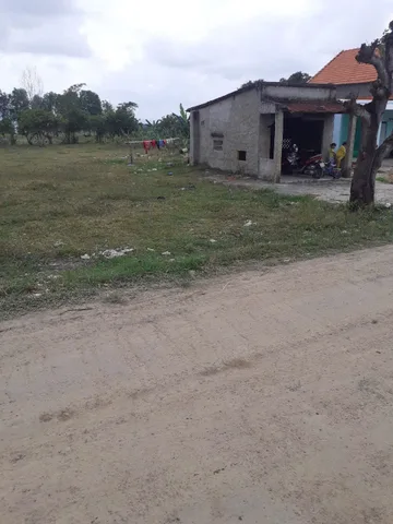 Đang bán lô đất đẹp ful thổ cư giá 990triệu  mặt tiền ngang 15m . Sâu 50m đường bê tông rộng 6m chính chủ cần tiền bán nhanh dịp đầu xuân