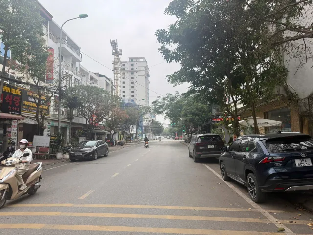 Bán nhà hud-A 4 tầng diện tích đất 82.5m mặt 5m. Mặt đường ngô tất tố phường võ cường tỉnh bắc ninh