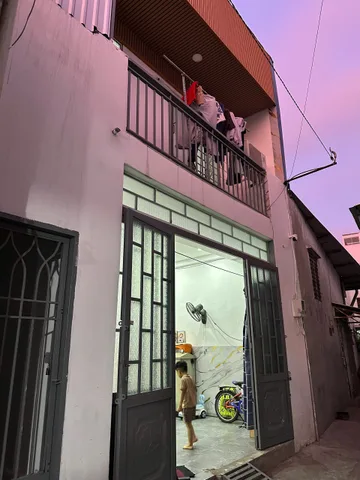 🏠 Nhà 2 tầng gần Aeon Bình Tân – Giá chỉ 4.2 tỷ

📍 Vị trí: Tỉnh lộ 10, Bình Tân – khu dân cư hiện hữu, thuận tiện di chuyển về Quận 6 và các khu vực lân cận.

📐 Diện tích: 50m² (ngang 4.4m, dài 11.4m)
🏗️ Kết cấu: Nhà 2 tầng kiên cố, đang hoàn thiện, 