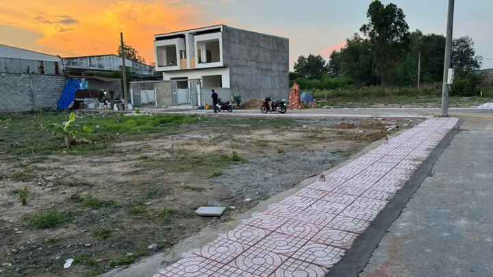 Chính chủ bán 5 lô liền kề ngang 5x20m gần cuối đường huỳnh văn nghệ view sông đồng nai. chỉ 400tr