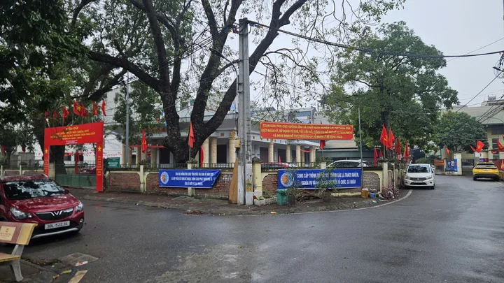 Bán căn nhà 2 tầng 1 tum full nội thất diện tích 58m Tại Yên Lũng - An Khánh 100m ra Đại Lộ