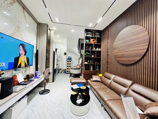 NHÀ ĐẸP CHU HUY MÂN - HÀNG XÓM VINHOMES -SÀI ĐỒNG- NỘI THẤT ĐẸP- SÁT Ô TÔ TRÁNH - KV HIẾM NHÀ BÁN.