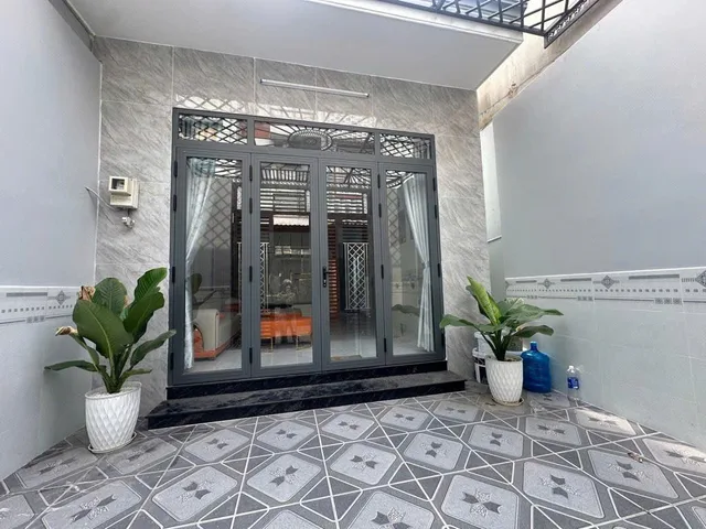 Nhà Phố Mới Đẹp  Diện  Tích 77m2 (4,3 x17) Xe Hơi Trước Cửa Chạy Thẳng Nguyễn Thị Đặng Q12