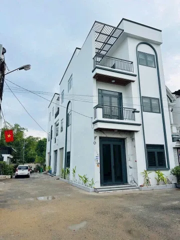 NHÀ LẦU KHU DÂN CƯ Nằm Trục Đường Chính. Đầy Đủ Công Năng