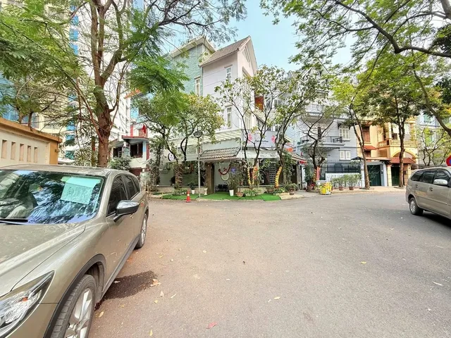 Bán biệt thự phố Thiên Hiền, Mỹ Đình 136m2 ,4 tầng ,1 hầm mt 10.4m  38,6 TỶ