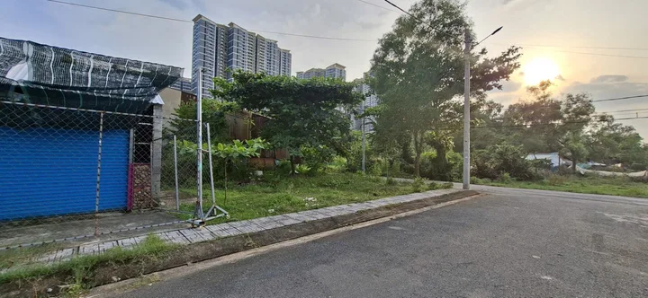 🔥 BÁN ĐẤT 2 MẶT TIỀN HẺM XE HƠI 8m – 54.3m² (5.22m x 10.4m) – PHƯỚC THIỆN – CÁCH Vinhomes Grand Park CHỈ 200m