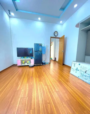 BÁN NHÀ ĐẸP CẠNH TÂ.N KỲ TÂN QUÝ - HẺM XE HƠI - 5PN - ( 4X19M )