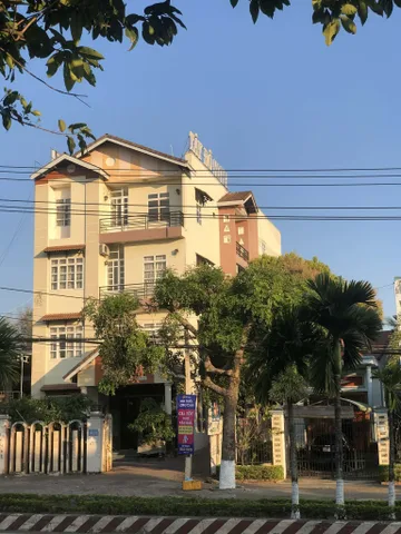 Chính chủ cần bán khách sạn Tây Đô mặt tiền đường Phạm Văn Đồng, pháp lý rõ ràng. Giá 7,9 tỷ (còn TL)