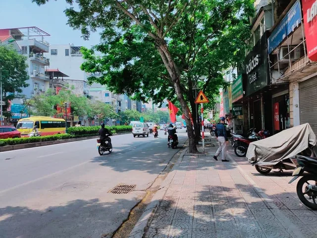 Bán nhà Nguyễn Văn Cừ, Long Biên. 75m2, 3 tầng, rất gần phố, cách ô tô 10m. Giá 8.5 tỷ