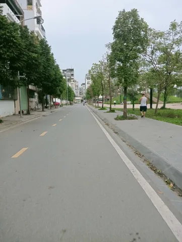 chỉ 20 tỷ 500 triệu có ngay đất tái định cư ngọc thụy , dt 50m, ô tô tránh , vĩa hè.
