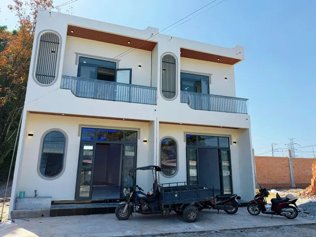 Nhà nguyên căn mới xây xong còn mới cực đẹp để anh chị ở và đầu tư