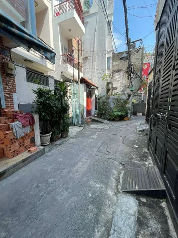 5.x TỶ - NHÀ CŨ 35M2 NGUYỄN CHÍ THANH Q.10 - HẺM 4M - NHÀ LÔ GÓC
