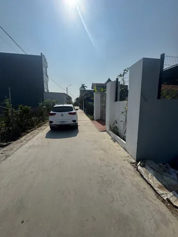 🌈🌈05.2026. 100m thôn RÚP Trung Hà - đường ô bàn cờ vị trí siêu đẹp .l/h :076.231.9990 em Thúy 
Cách đường 359 chỉ tầm 200m 
Gần trường , gần chợ , dân cư đông đúc phát triển 
Hướng tây nam 
💰💰Giá :2tyxx