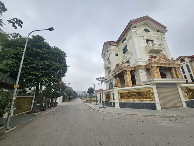 Bán 270m đất mặt tiền 15m biệt thự lô áp góc dãy OBT20 khu đô thị đại hoàng long. Ngay cạnh nút giao tây nam. Phường võ cường tỉnh bắc ninh