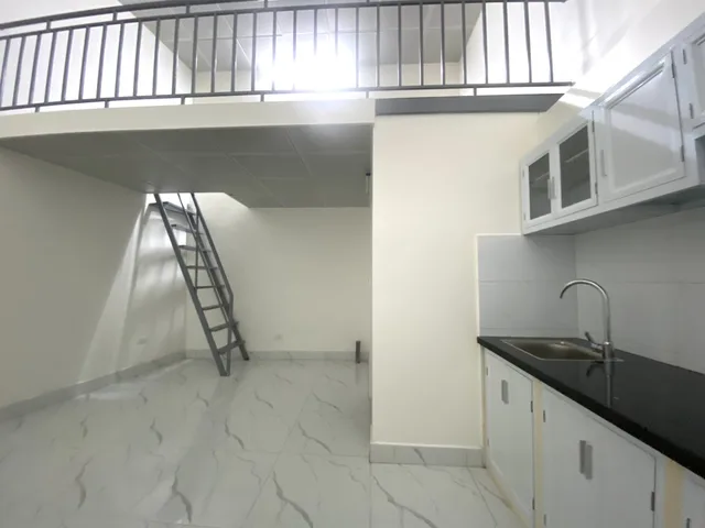 Cho thuê nhà cấp 4 mới đẹp, vskk + gác xép 2m, full tiện ích, giờ tự do tại Xuân La. LHcc 0385244581