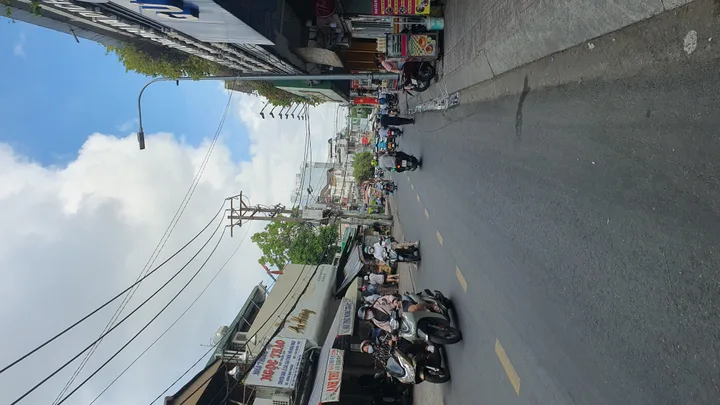 Nhà mặt tiền đường,đối diện chợ,tiện kinh doanh,buôn bán
11tỉ còn thương lượng