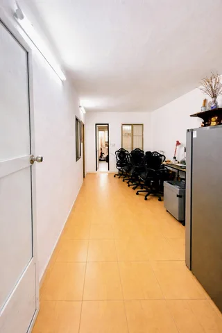 Căn hộ tập thể ĐH KHTN – Nguyễn Trãi – 43/70m2 2PN – Tầng 2 tòa đẹp – Ô tô đỗ chân cầu thang