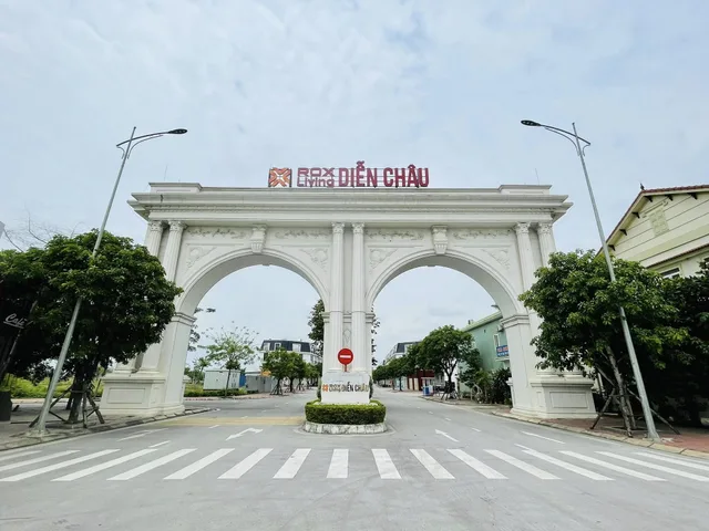 CẢ ĐỜI BÔN BA, CHẲNG BẰNG MỘT MÁI NHÀ GIỮA QUÊ HƯƠNG
