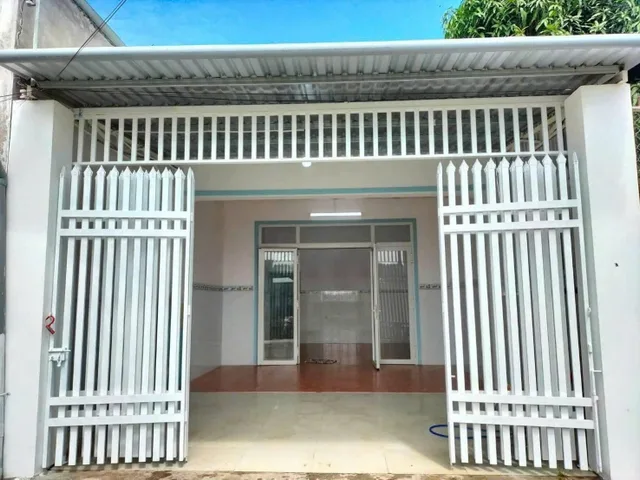 Hơn 100m2 nhà ở ngay Ngã tư Thới Tứ giá bán đầu tư 820 triệu, buông sổ.