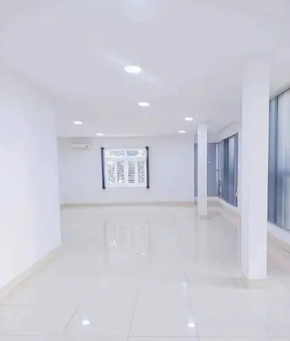 Cho thuê tòa nhà VP vừa ở vừa cho thuê lô góc 120m2 Trâu Quỳ/Gia Lâm 5 tầng đường 22m