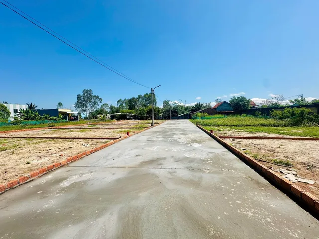 4 lô Hoà Tiến mặt tiền ngang hơn 7m5/lô, ra đường nhựa liên thôn chỉ 30m