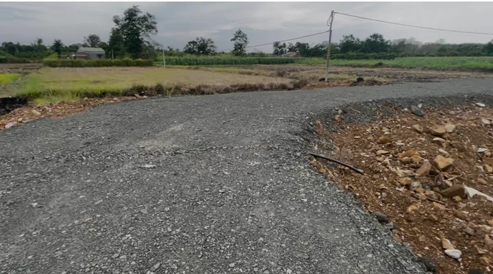 Bán đất hơn 1 sào đất nông nghiệp  ngang 25m x 43m giá rẻ tại km49 QL26 cách 800m.