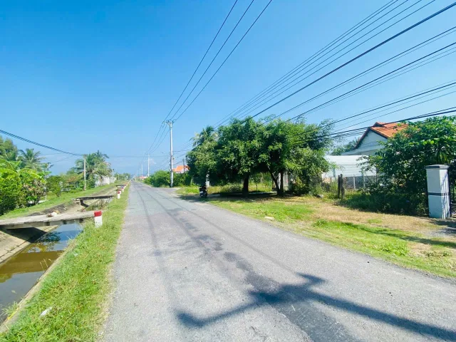Lh 0938156791 Hiếu. 
Giá còn bớt cho khách thiện chí
 NHỜ ANH CHỊ KẾT NỐI 🌹 CAO ẠH

✅ Diện tích 222m2 ngang 6,5m
✅Đường Dt7 rộng 8-10m qh thành đường 26m kết nối các khu trọng điểm.

✅ Khu dân cư hiện hữu, cách UBND vài trăm mét

✅ Tiềm năng tăng