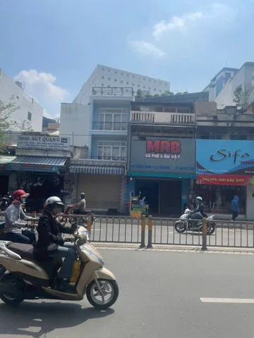 Bán nhà mặt tiền đường Trường Chinh Phường 13 Quận Tân Bình TPHCM, DT: 4,3x19m.