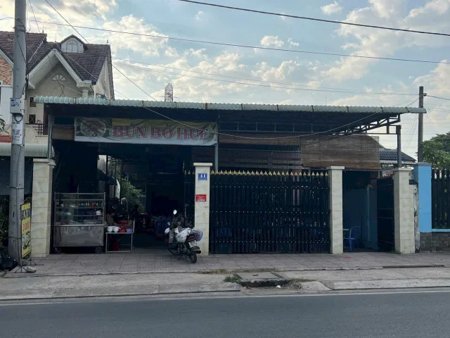 Bán nhà mặt tiền kinh doanh buôn bán VIP mặt tiền Tỉnh Lộ 15 trung tâm xã Phú Hòa Đông Củ Chi TPHCM, DT: 10x52m.