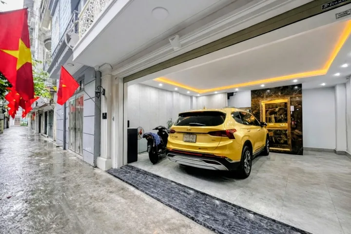 Biểu tượng sống thượng lưu tại Hoàng Văn Thái – Nhà mới thang máy – Lô góc bề thế  – Vị trí độc bản
