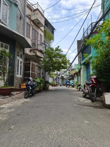 SÁT MẶT TIỀN - 3 TẦNG MỚI ĐẸP - 3 PHÒNG NGỦ - NHÀ XÂY MỚI 100%