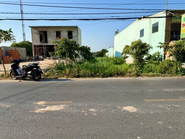Bán đất xây kho xưởng mặt tiền buôn bán kinh doanh đường Nguyễn Kim Cương xã Tân Thạnh Đông Củ Chi TPHCM, DT: 10,3x60m.