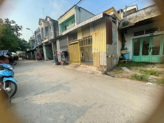 Bán nhà gần sát chợ Cầu Xáng 1/Thanh Niên xã Phạm Văn Hai Bình Chánh TPHCM, DT: 4x12m, giá bán ngộp: 2 Tỷ.