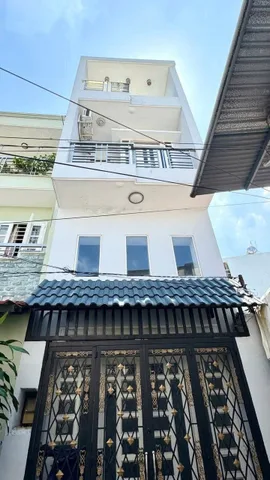 Ngộp! Bán nhà 33m² đường Bạch Đằng, P5, Bình Thạnh. Xây 5 tầng, hẻm 5m, giá 1tỷ 640