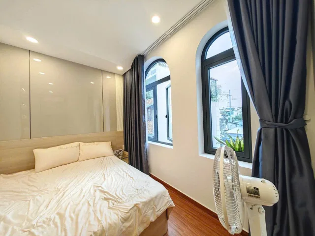 HÀNG HIẾM Q7 3 tầng 4PN 4x15m khu NTT