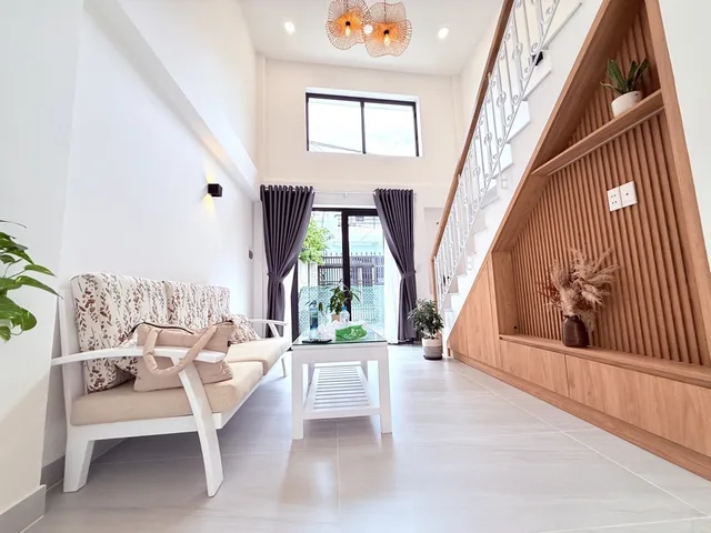 HẺM Ô TÔ NGỦ TRONG NHÀ - TẶNG FULL NỘI THẤT XIN XÒ