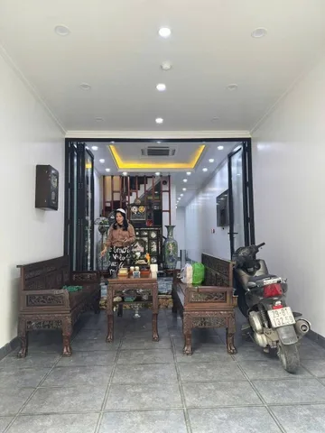 BÁN NHÀ NGỌC THUỴ