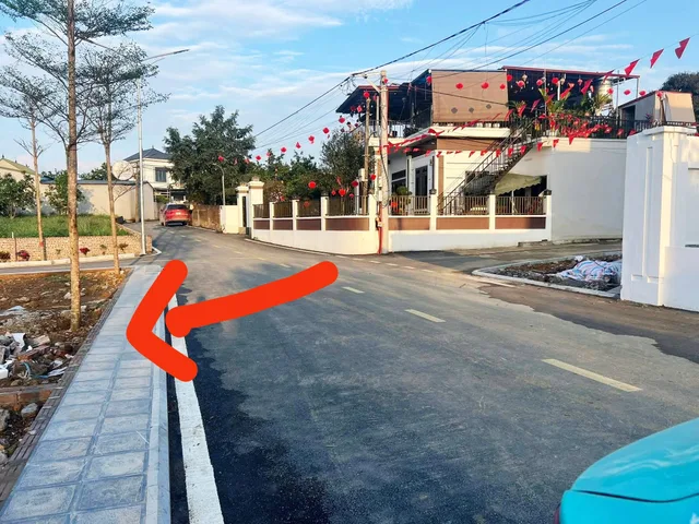Bán đất vỉa hè Chúc Sơn 80 mét giá 2 tỷ 5 gần Hà Đông