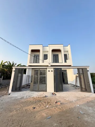 Nhà Lầu sân ô tô 7 chỗ, sân sau 5m giặt giũ phơi đồ thoải mái
