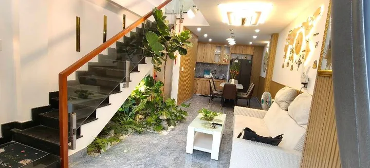 NHÀ ĐẸP KHU TÊN LỬA - TỈNH LỘ 10 - XE TẢI VÀO NHÀ - CÓ GARA Ô TÔ - GIÁ TỐT
