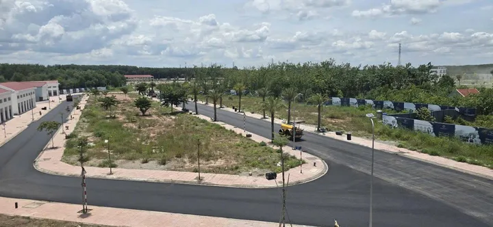 BÁN LÔ GÓC 2 MẶT TIỀN- ĐỐI DIỆN KCN TÂN BÌNH,GIÁ 1 TỶ X